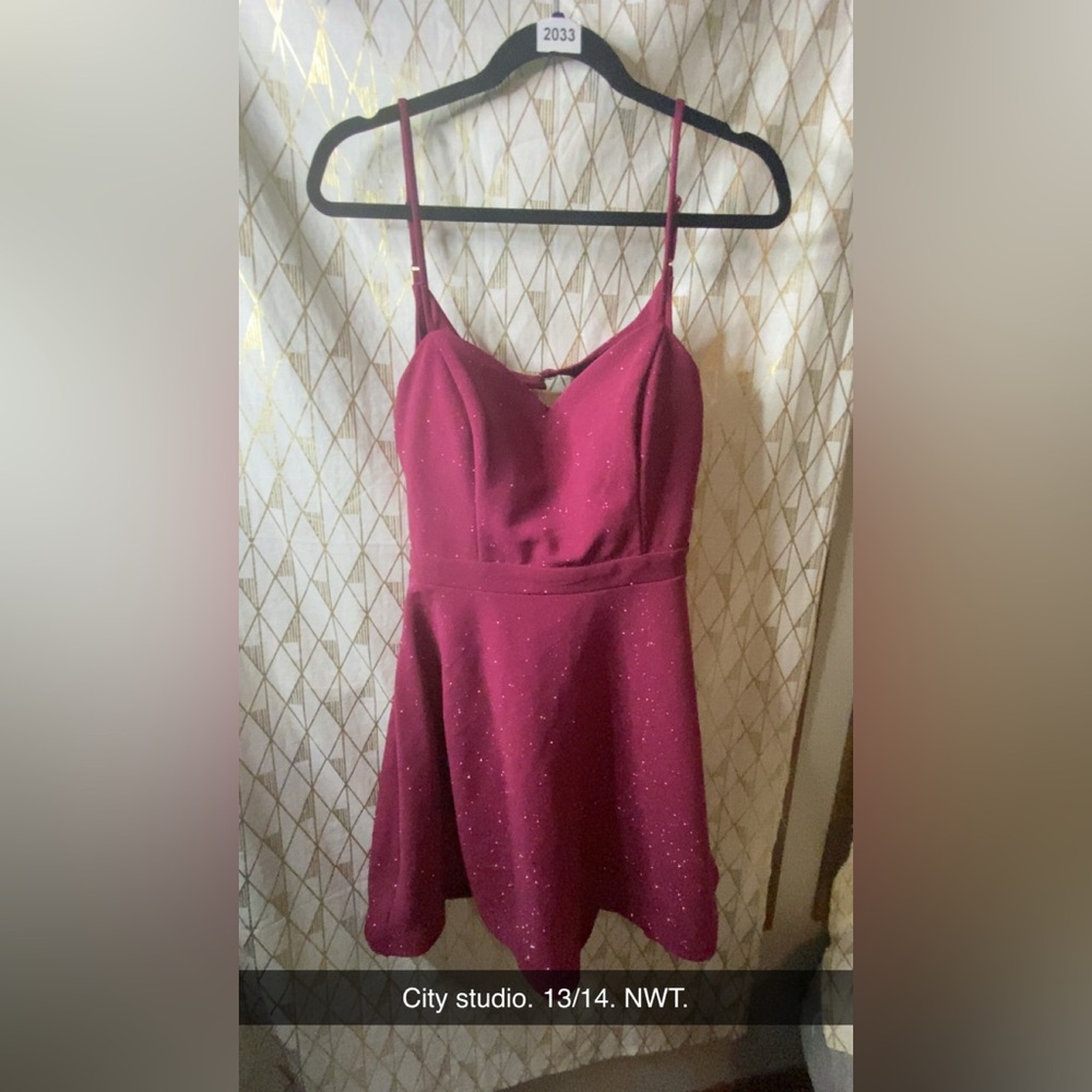 SEE DESCRIPTION. Prom dress